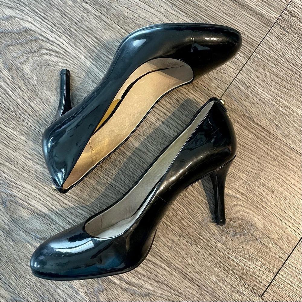 Michael Michael Kors Black Patent Leather Pumps
